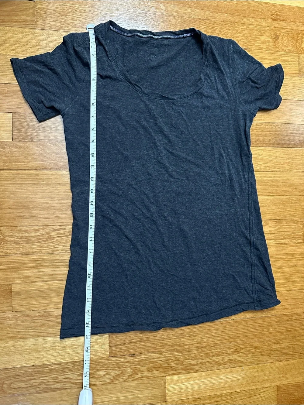 lululemon athletica Scoop Neck Short Sleeve Tee - Charcoal PTP 16.5 - Picture 4 of 4